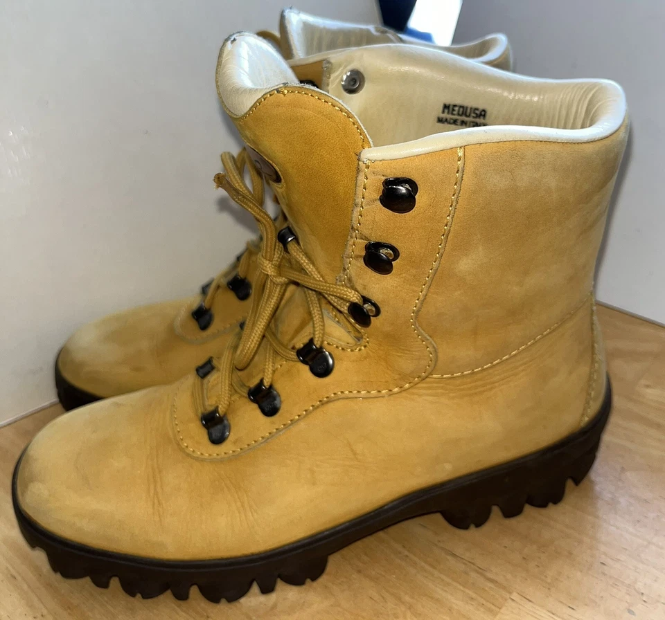 Bally Exedo Medusa Mujer’s SENDERISMO Botines EE. UU. Talla 7.5 EU 5 Hechos en Italia-USADOS EN EXCELENTE ESTADO Foto 2 de 4