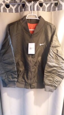 ジャケット (W) Nike NSW Reversible Varsity Bomber Jacket Olive - Asia Nike Women's Sportswear Reversible Varsity Bomber Jacket