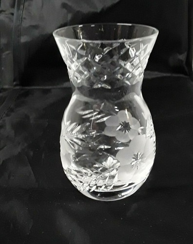 Mini jarrón de cristal Tutbury de 3 1/4" flores esmeriladas con textura transparente - Imagen 4 de 5