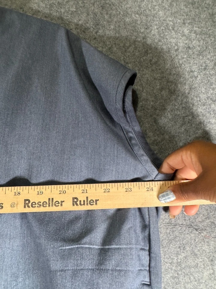 Figs Technical Collection Top Women Medium Gray Oversized Sleevless Scrubs - Image 3 of 4