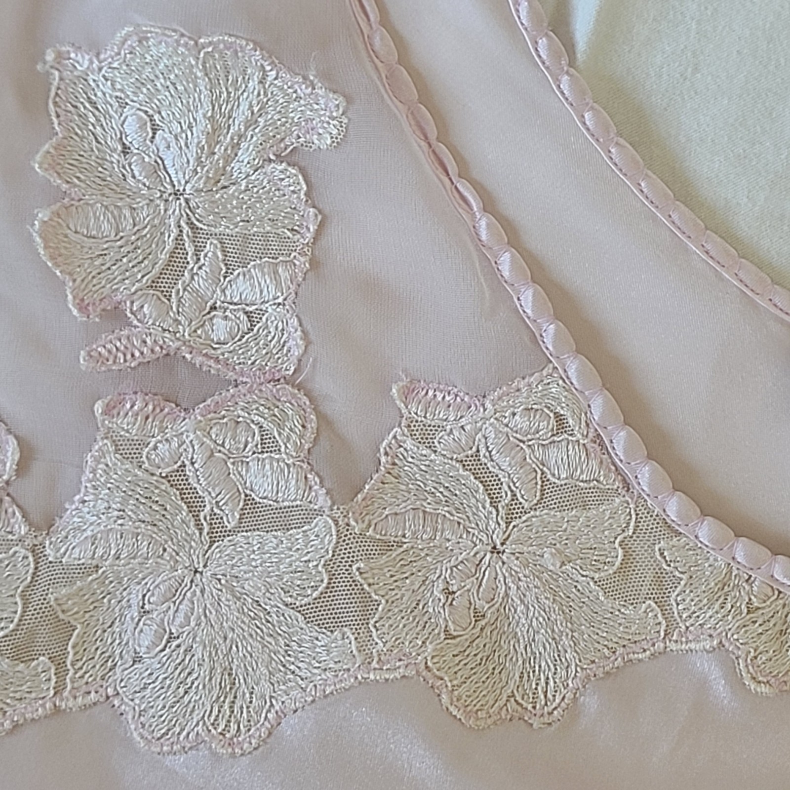 Vintage INTIMATE ESSENTIALS Polyester Floral Lace… - image 8