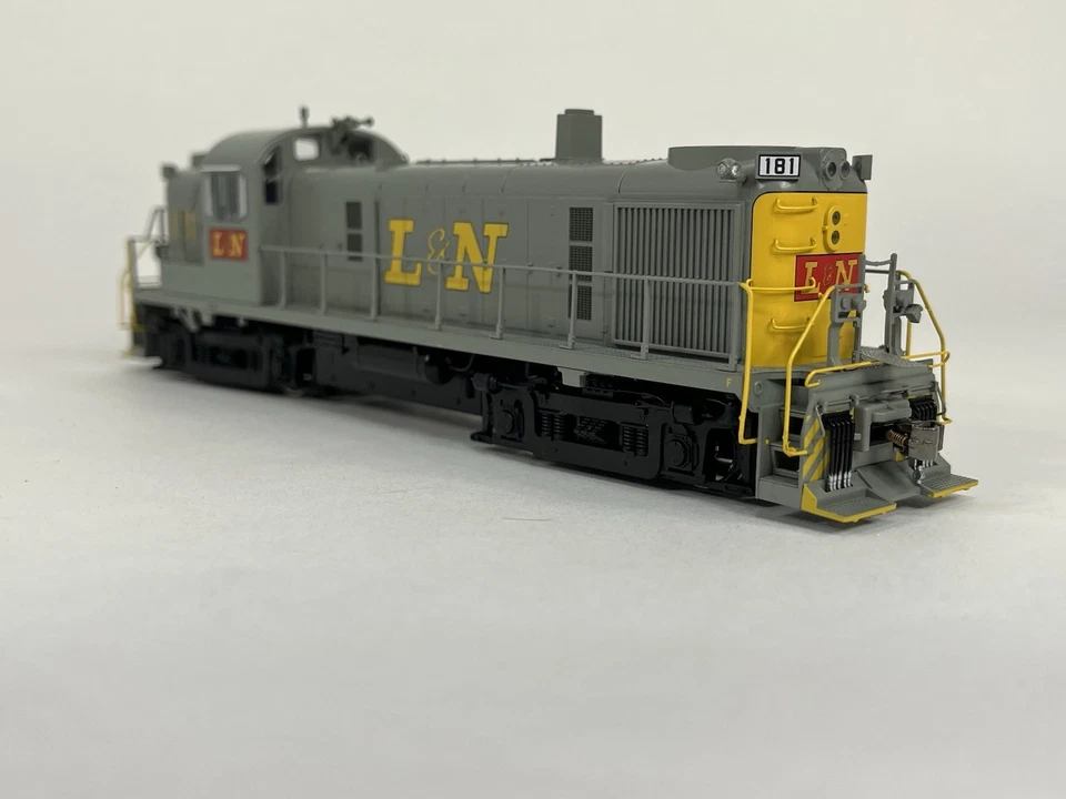 Bowser HO Scale Louisville & Nashville L&N #181 Alco RS-3 DC Powered - Image 4 of 4