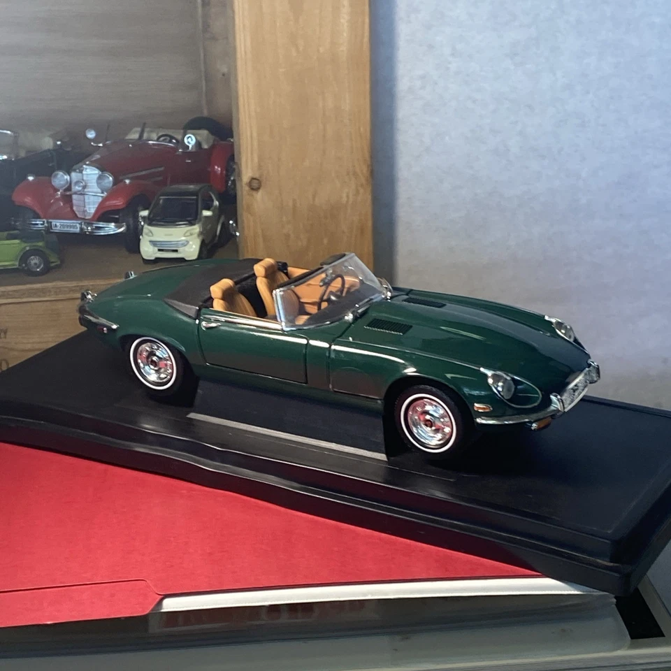 Raro Jaguar 1971 tipo E verde 1:18 Yat Ming Road Signature edición de lujo  Foto 3 de 4