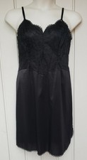 Vintage 1970's Vanity Fair Black Full Slip Size 40 Lace Bodice Antron Nylon