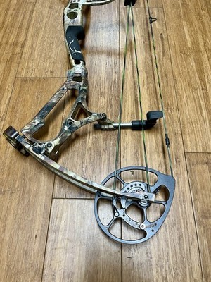 Bear Motive 7 60-70# Realtree APG HD 26.5-31  LH Left Handed Great Condition