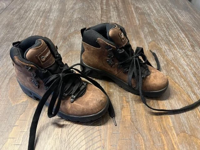 Earth shoes hiking best sale boots