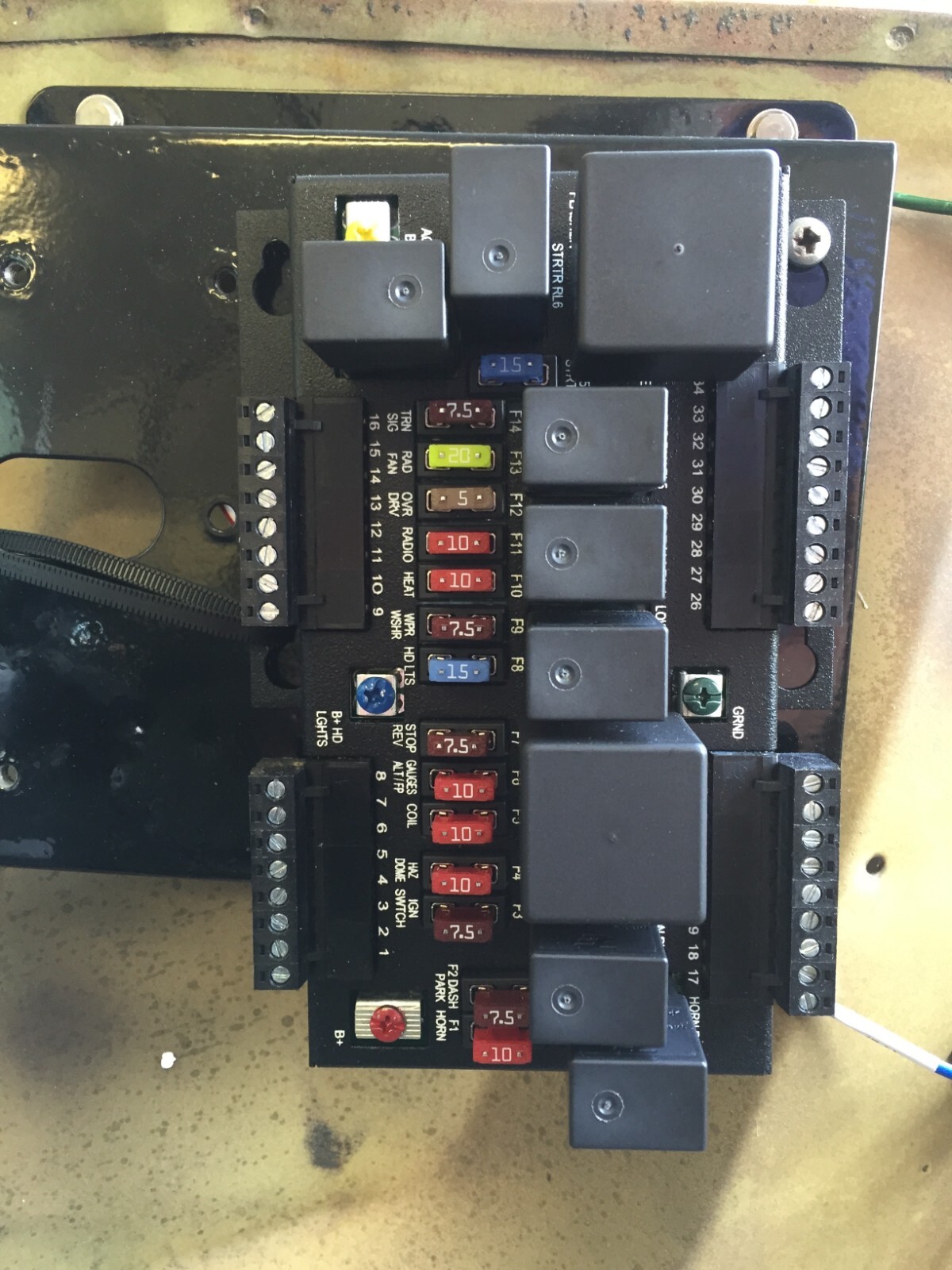 Classic Car Fuse Box, Fuse block, 15 Fuse, 7 relay, 2 flasher Painless