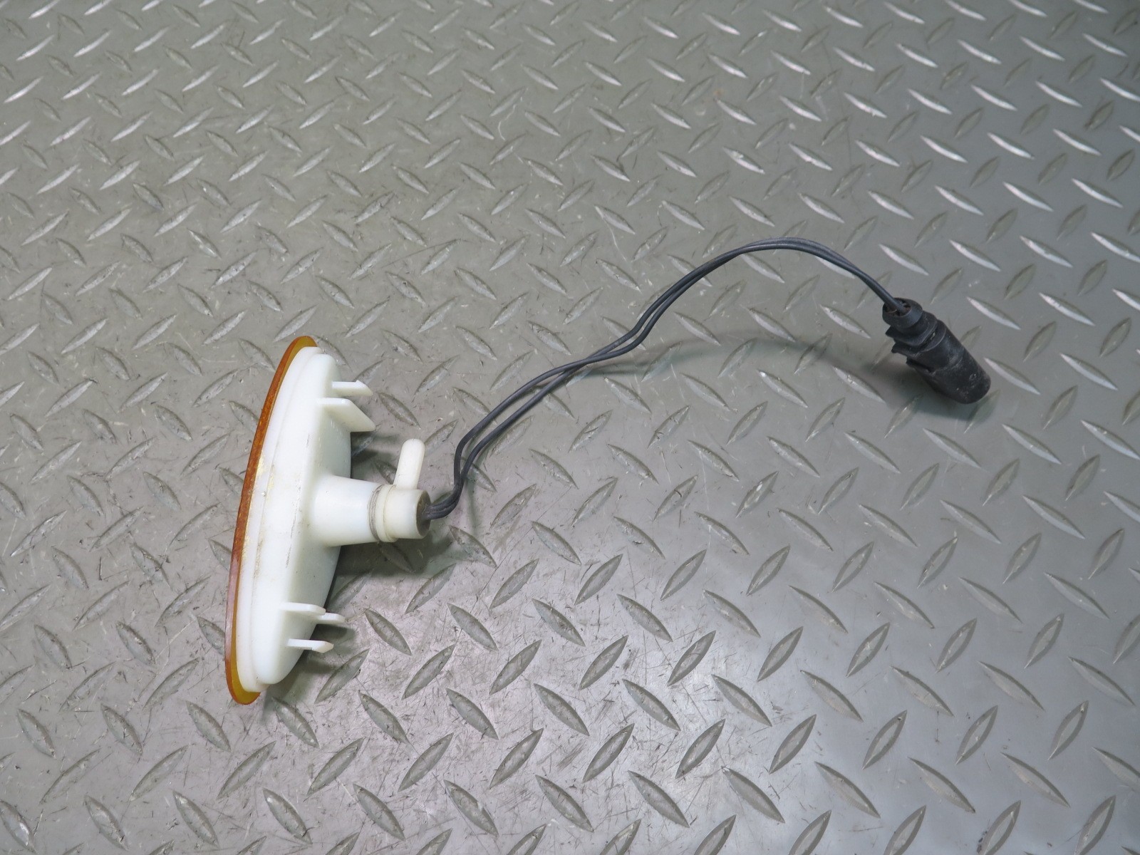 2006-2012 BENTLEY CONTINENTAL FLYING SPUR FRONT RIGHT SIDE MARKER LIGHT LAMP
