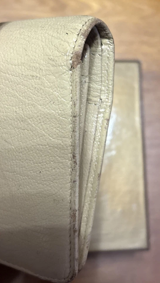 Auténtica cartera larga Chanel con logo CC dorado. Foto 4 de 4