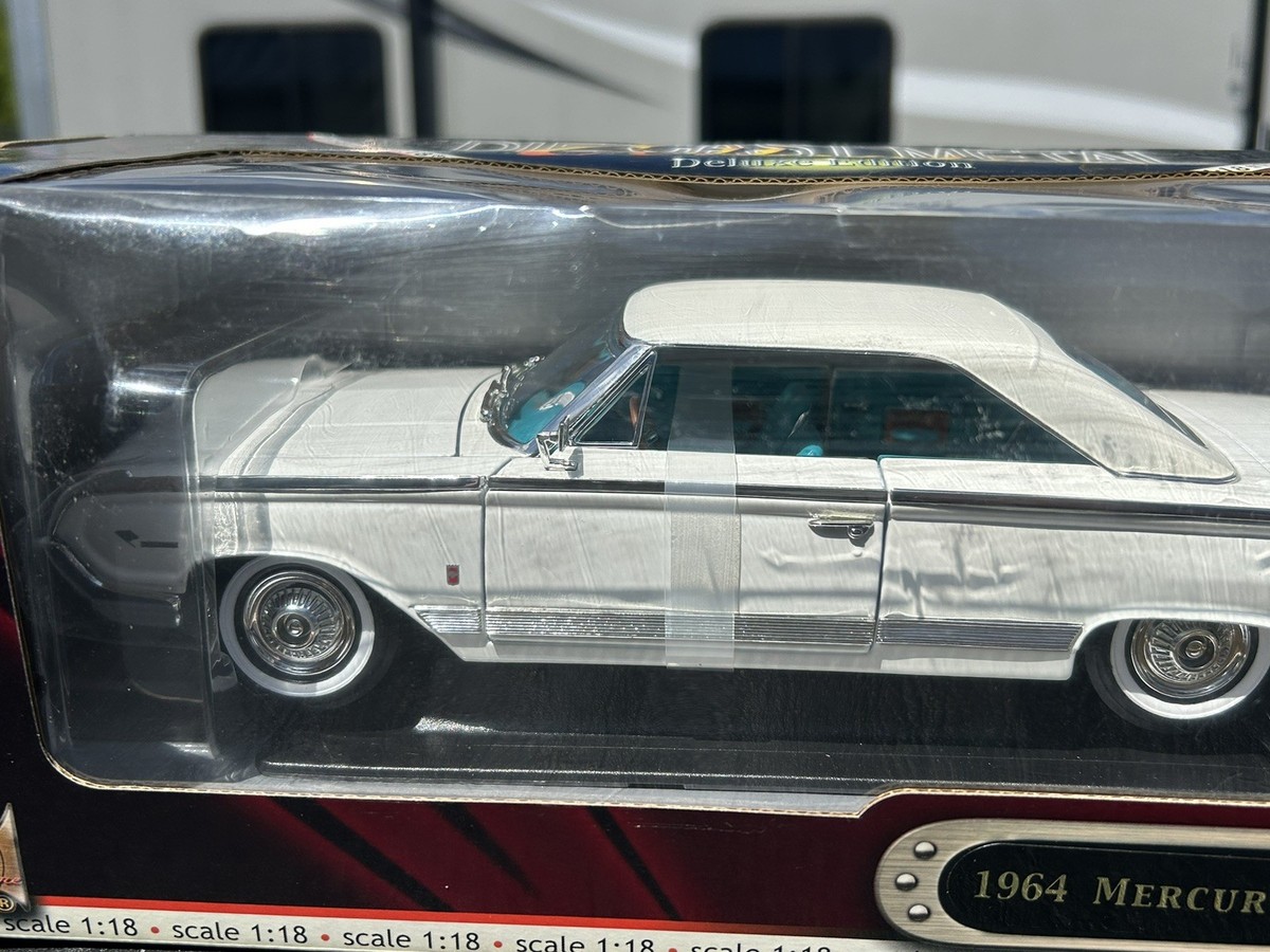 Road Signature 1964 Mercury Marauder 1/18 Scale Diecast