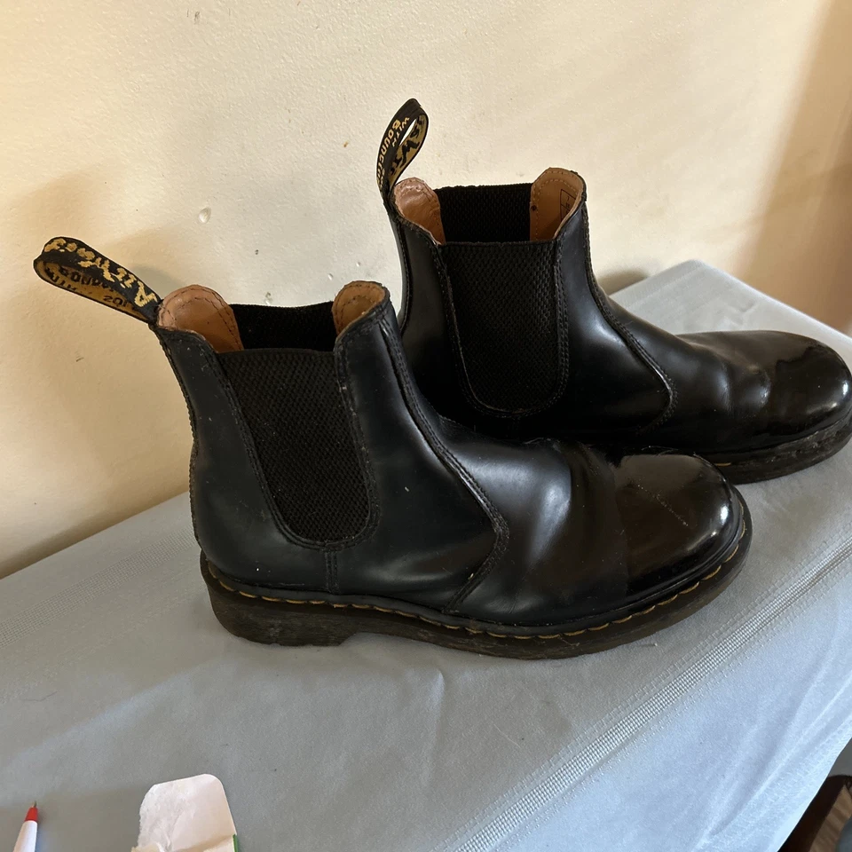 dr martin boots men Black Leather Pull Up Boots - Image 4 of 4