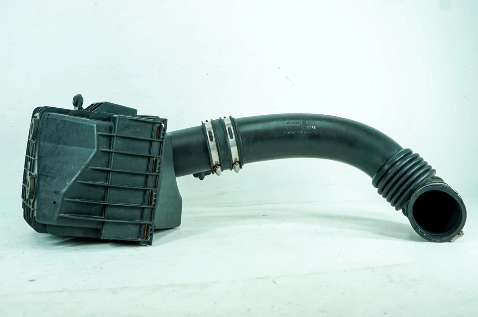 Tubo limpiador de admisión de aire OEM Nissan Titan XD 16-19 5116 Foto 2 de 4