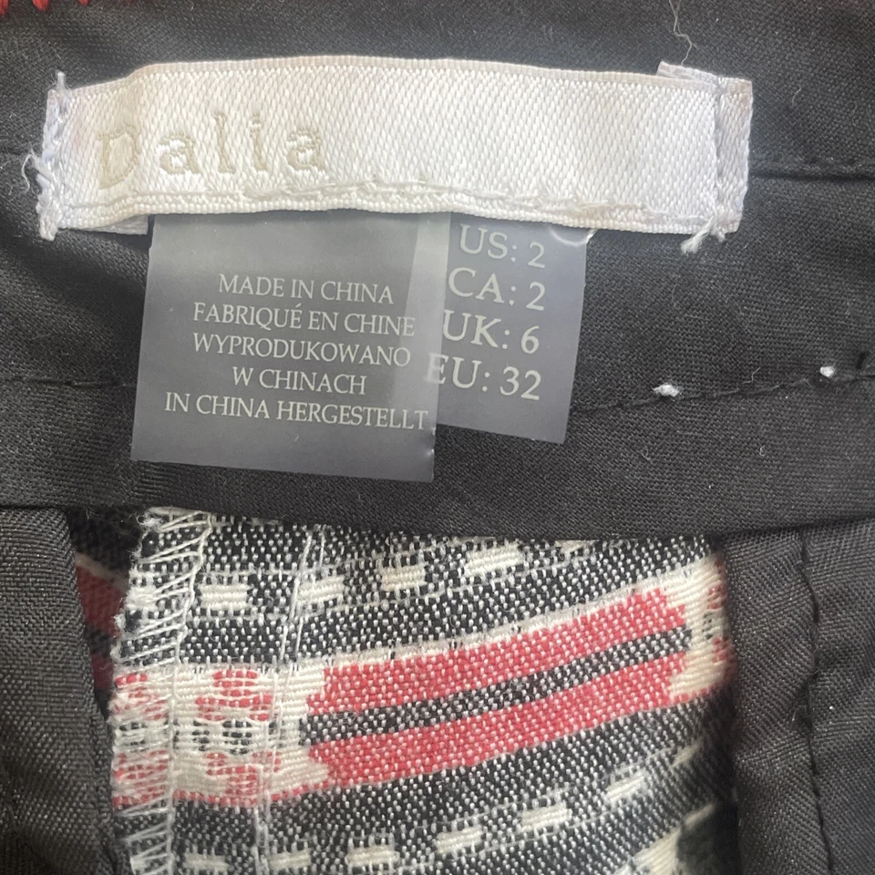 Dalia Collection Geometric Chino Shorts Size 2 Black White Red 30x3 - Image 3 of 4