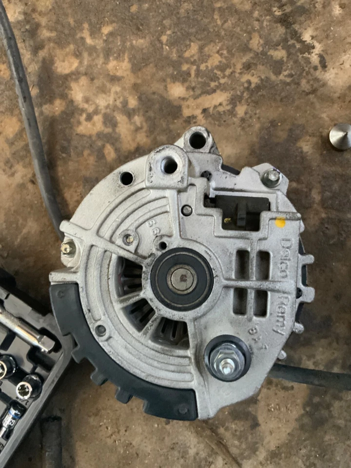 Alternador usado compatible con: camioneta Chevrolet 1500 1994 6-262 4,3 L 100 amperios gr Foto 2 de 4