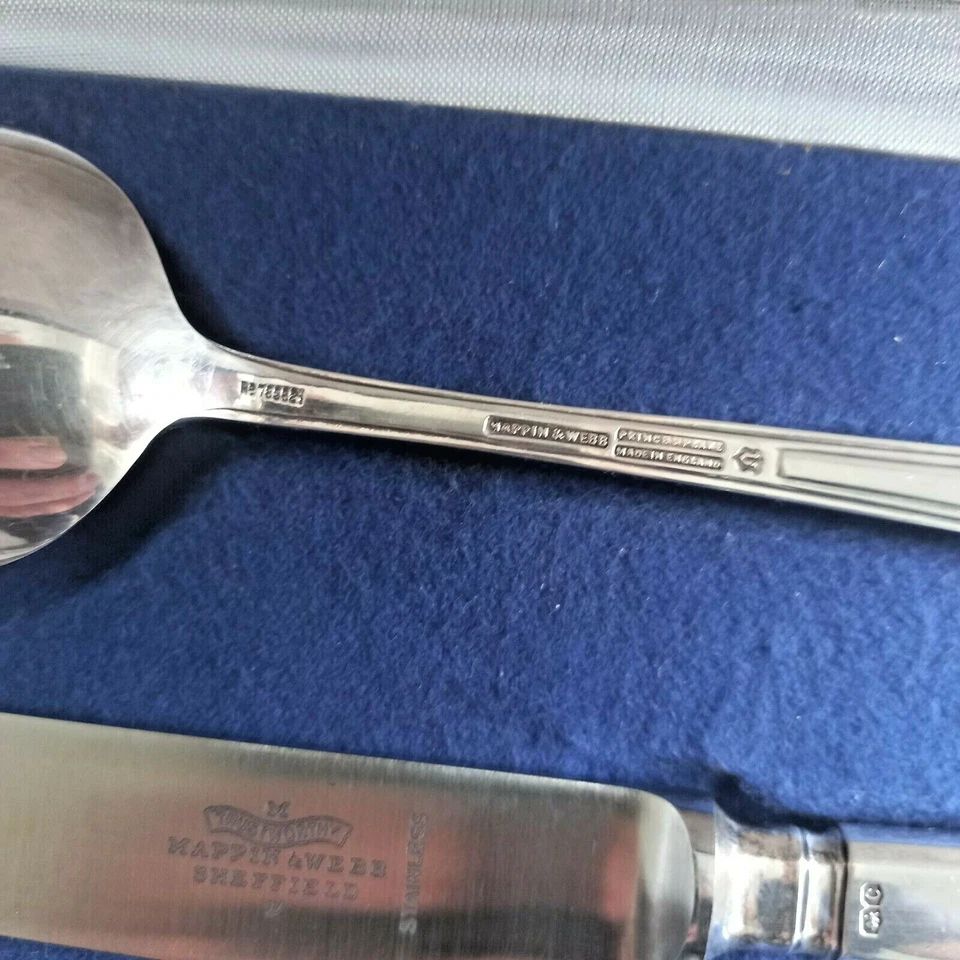 Mappin & Webb 3 pieces cutlery set sterling and plated in box TUDOR pattern - Image 4 of 4