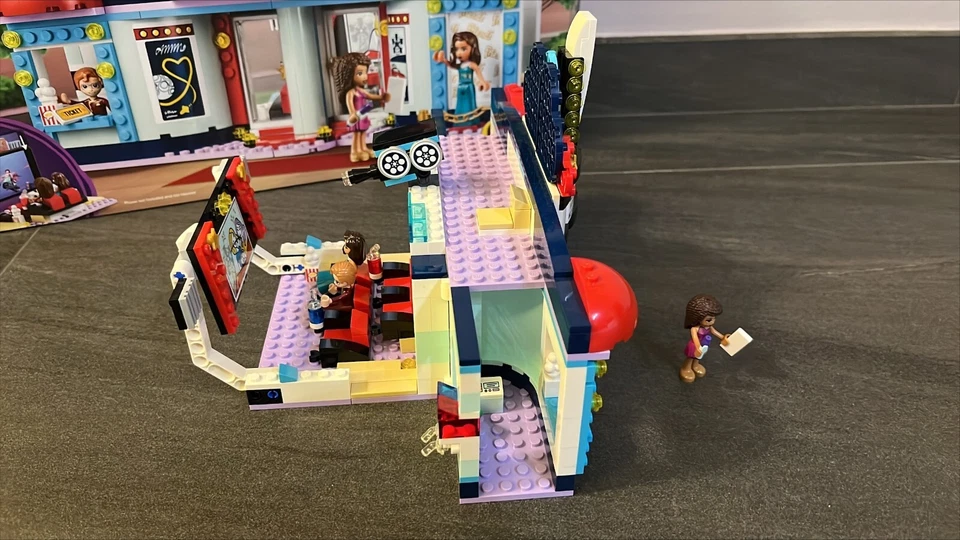 LEGO Friends 41448 Heartlake City Movie Theater, foto 2 di 5