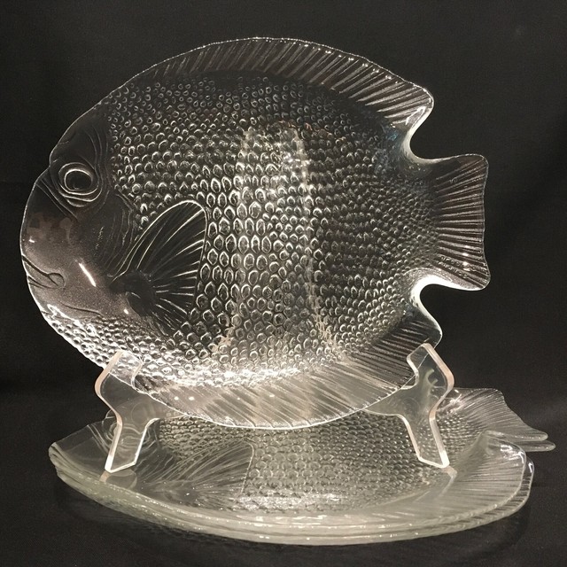 Vintage Clear Embossed Glass Fish Shaped Dinner Plates 101/4" x 81/2