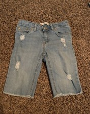 Girl Levis Light Wash Bermuda shorts- size 7-preowned