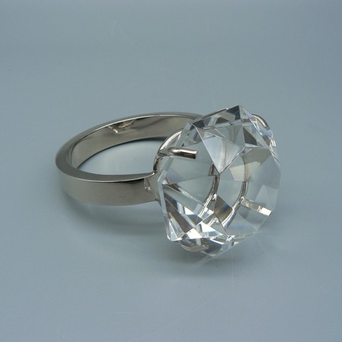 GIANT FAUX DIAMOND RING PAPERWEIGHT NOVELTY CRYSTAL FACETTED ROCK CUTE COOL GIFT - Picture 9 of 16