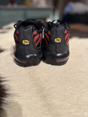 NIKE AIR MAX PLUS BLACK NOBLE RED 
