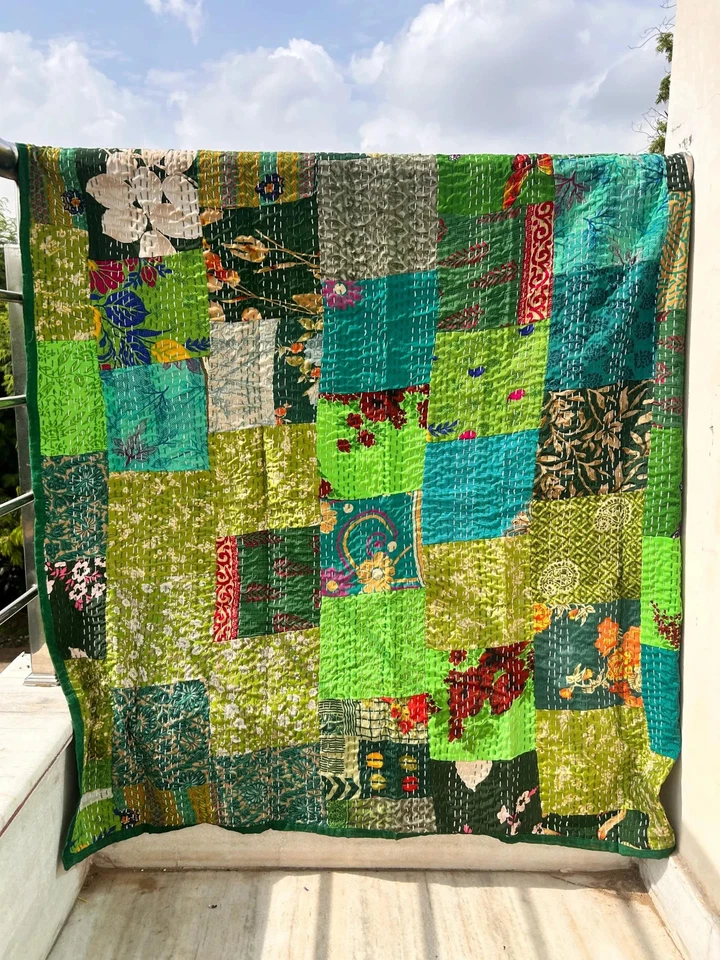 Edredón Kantha marrón indio - Manta de seda con retazos hecha a mano tamaño king Foto 4 de 4