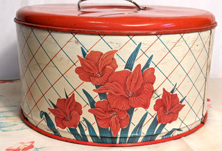 Vintage 11" Round Metal Baked Goods Cover Cake Pie Saver with Red Flowers