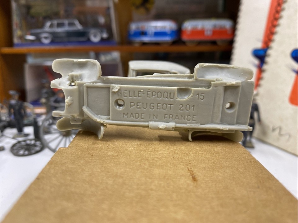 Kit à Monter Automany 1/43 – Peugeot 203 Découvrable, Complet Mais Carrosserie Déformée, Pièces Détachées, Occasion