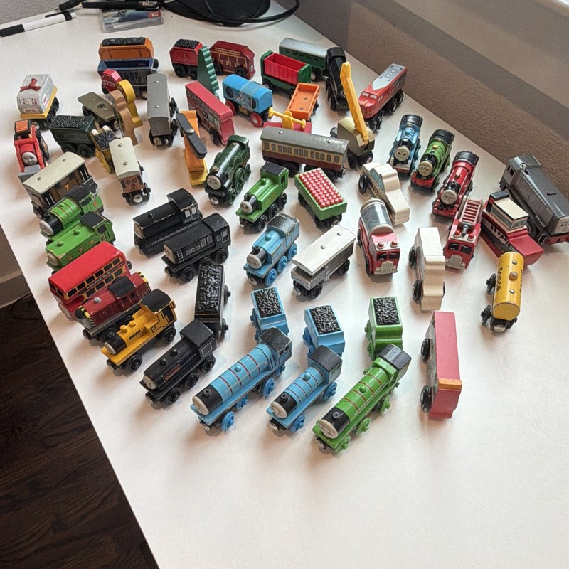 Thomas Wooden Railway HUGE Mixed Lot – 40+ Engines, Cars, Tenders