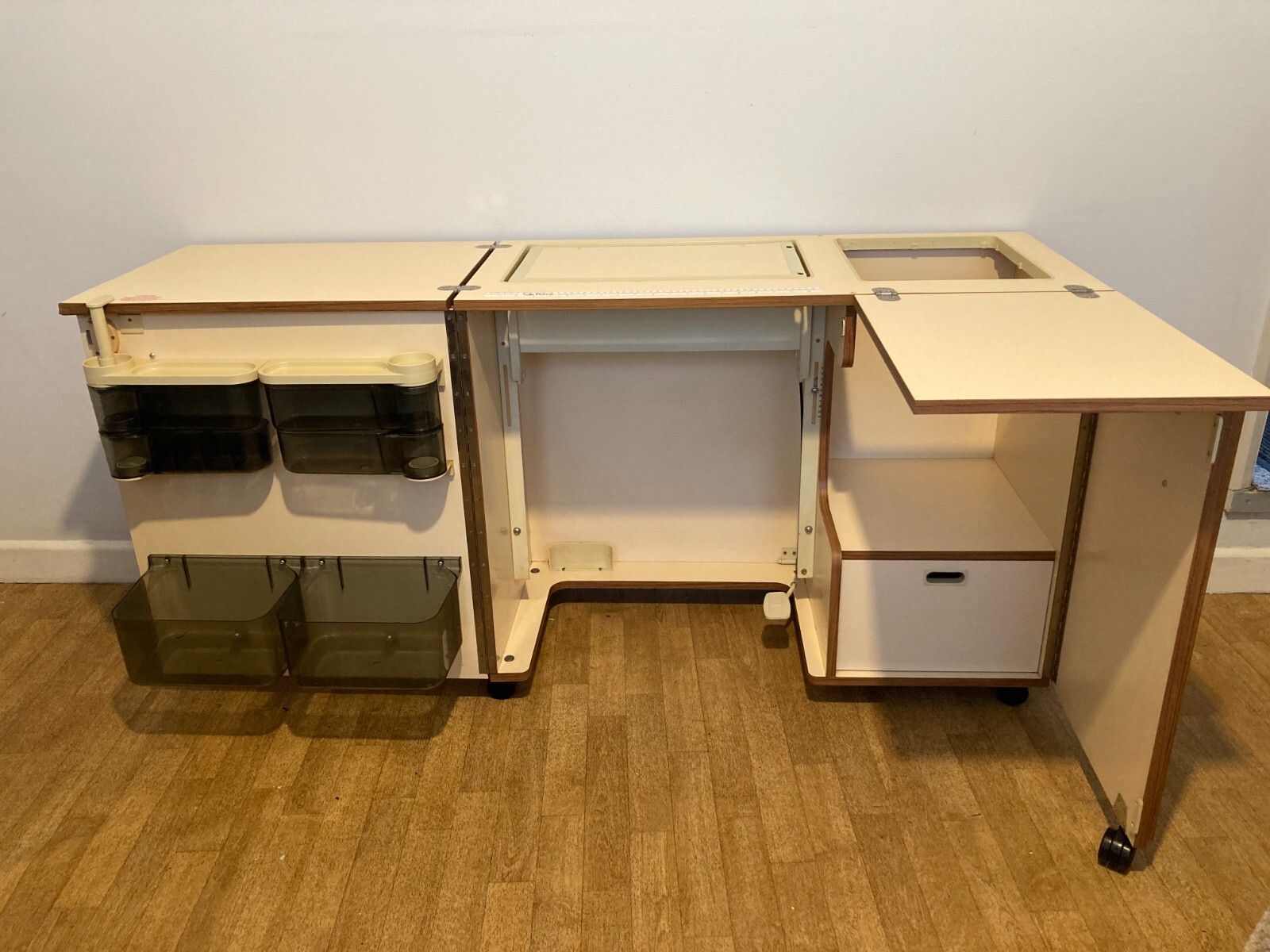 Horn Sewing Machine workstation Model no EC2 eBay