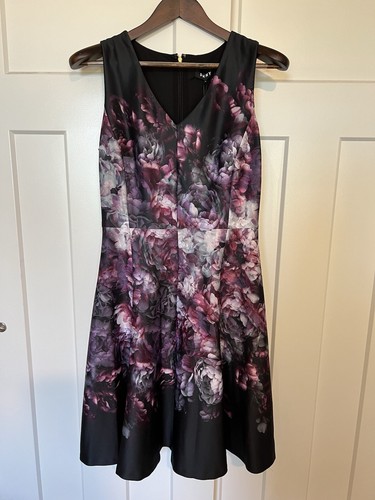 Vestido para mujer DKNY floral cuello en V sin mangas ajustado y acampanado nuevo con etiquetas talla 6 - Imagen 3 de 8