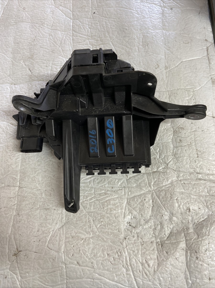 Mercedes Benz C300 Fuse Battery Power Junction Box OEM 2055401950