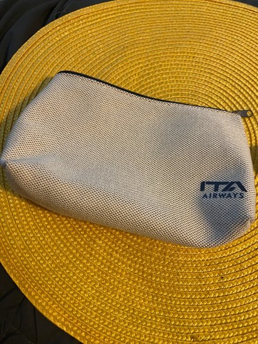 ITA Airways Reiseset - Zahnbürste/Zahnpasta/Maske/Socken/Ohrstöpsel - Bild 6 von 6