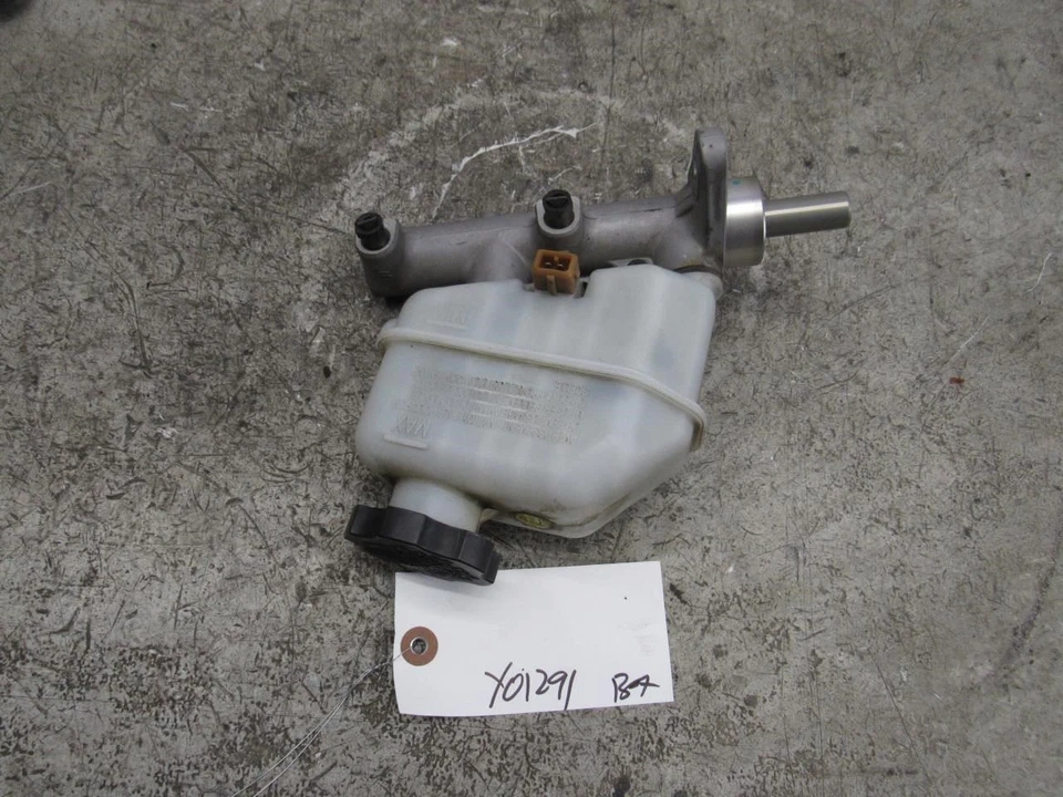 2010 2016 Hyundai Genesis coupe brake master cylinder fluid oil reservoir OEM - Image 2 of 4
