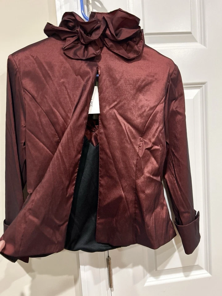 Elegante Top de Tafetán Borgoña Volantes Escote en V Manga 3/4 Cremallera Invisible Nuevo con Etiquetas Foto 3 de 4