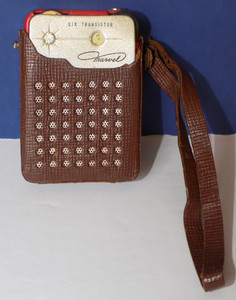 Vintage Marvel 6YR-19 six-transistor AM Micro Radio In Leather Case Circa 2"x3"