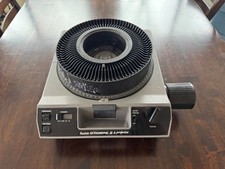Kodak Ektagraphic III A Slide Projector w/ TRAY Carousel , LENS, and NEW LAMP