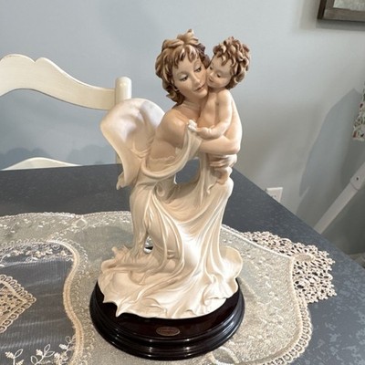 Florence by Giuseppe Armani Mother and Child Resin Figurine, Hand Painted, 1998