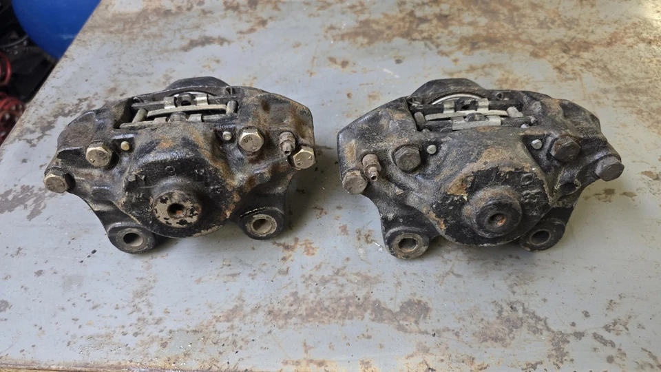 Pinzas de freno delanteras Datsun 280Z OEM pastillas incluidas Foto 3 de 4