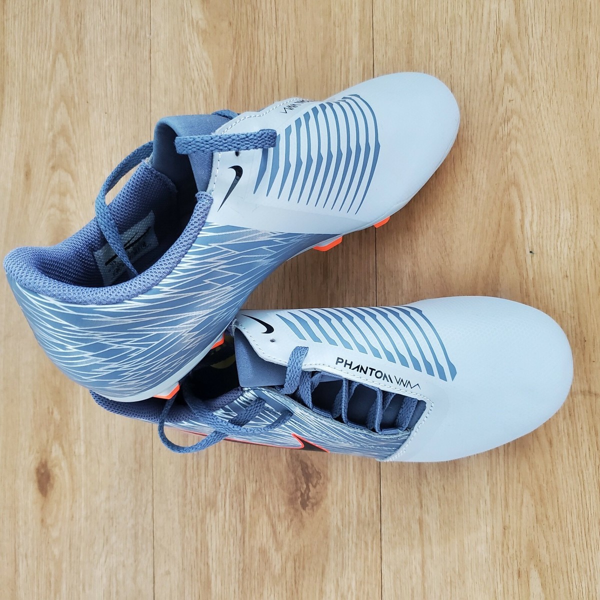 NIKE Phantom Venom Academy Firm Ground Soccer Wolf Grey 00362-008
