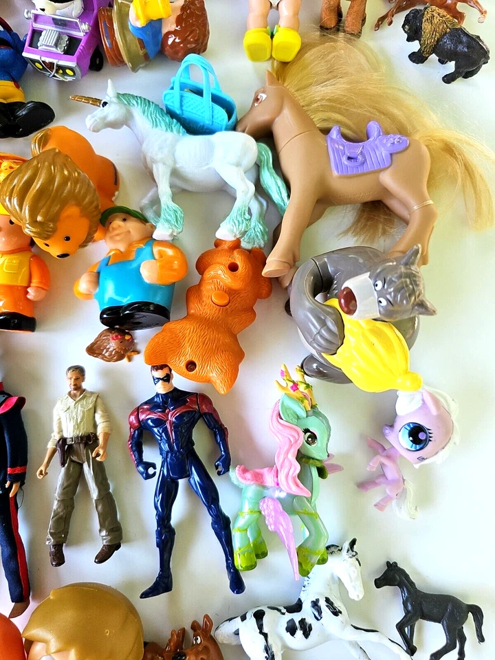 Lote aleatorio de reemplazos de figuras de juguete de colección hasta ahora como está 50 más adornos para pasteles Foto 4 de 4