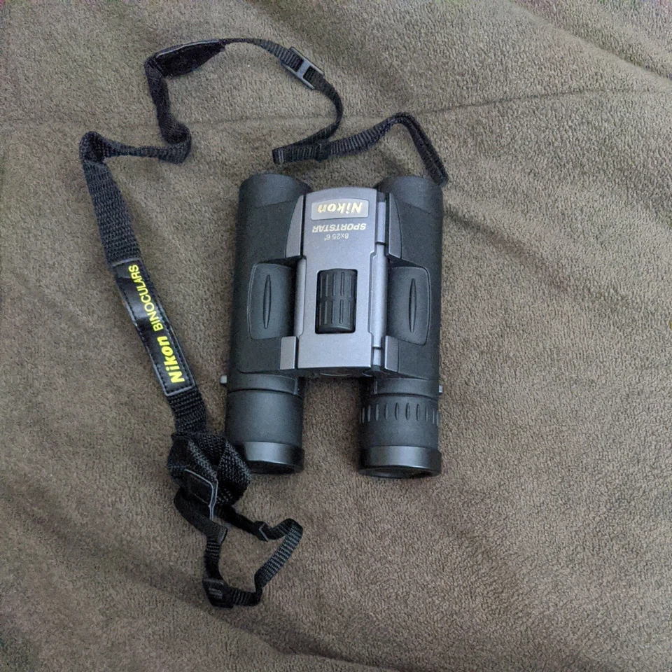 Nikon SportsStar Binoculars. 8x25 6 Degree. #596 - Image 2 of 4