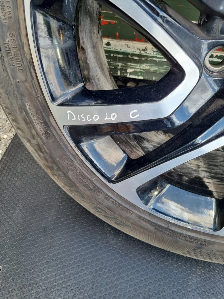 Land Rover DISCOVERY L462 2017-2020 Alloy ( C ) 275/45R21 - Image 3 of 4