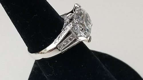 Stunning 925 Sterling Silver Large White Stone Solitaire/ Sm. Accents Ring-6.5 - Picture 3 of 9