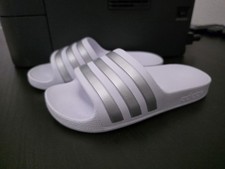 Adidas Toboganes Niños Blanco Talla 12 Usado Excelente Estado, usado una vez en interior
