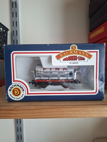Bachmann OO Gauge 33-504 - 14 Ton Tank Wagon Fina Motor Spirit Nr 135