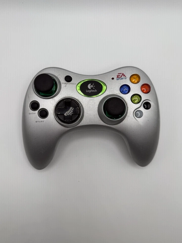 Controlador deportivo Logitech EA para juegos antiguos plateado Foto 2 de 4