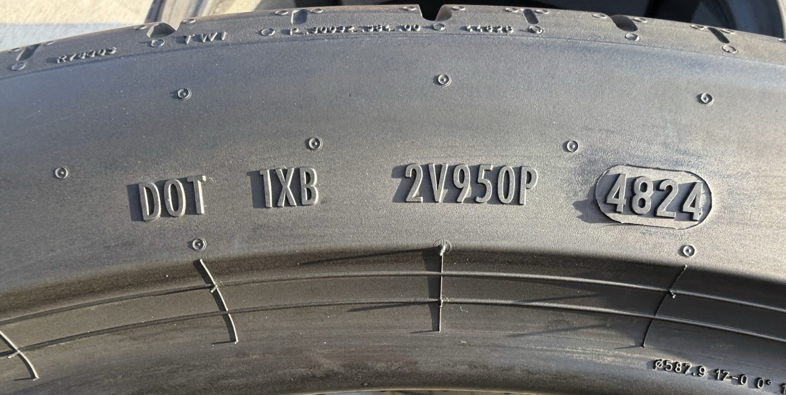 ONE BRAND NEW 325/30ZR23 (109Y) Pirelli P Zero PZ5 L1 Lamborghini Urus Tire