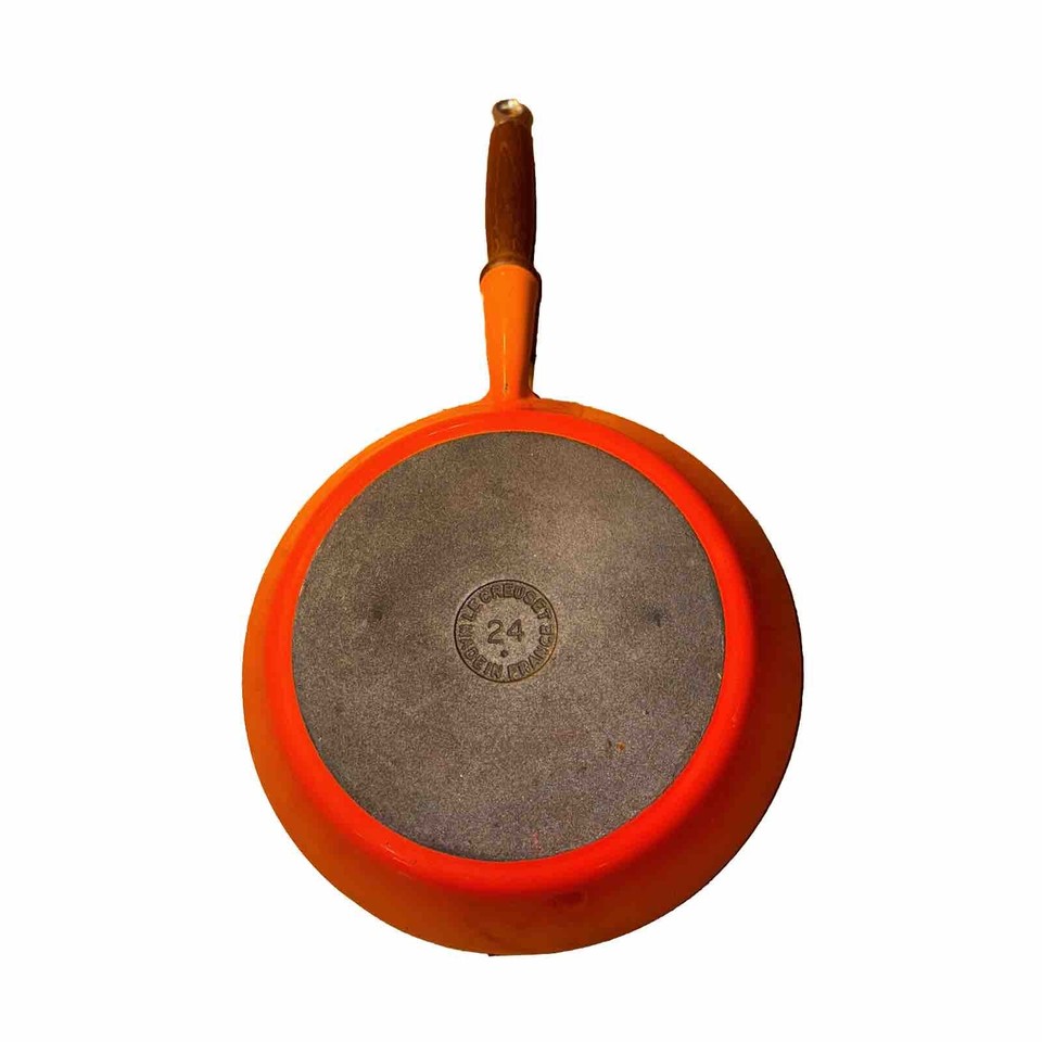 Le Creuset 24 Skillet, Red Enamel Cast Iron Frying Pan, Flame Orange Le