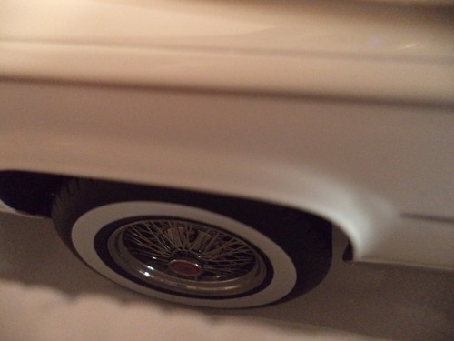 Cadillac Fleetwood Brougham 1982 modelos BoS 1:18 en blanco (BOS427) - Imagen 12 de 14
