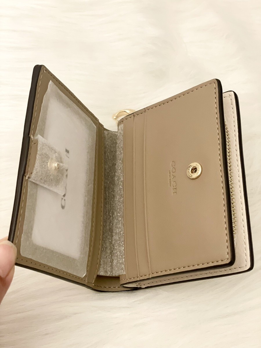NWT Snap Wallet Pebbled Leather With Lips Print CZ951